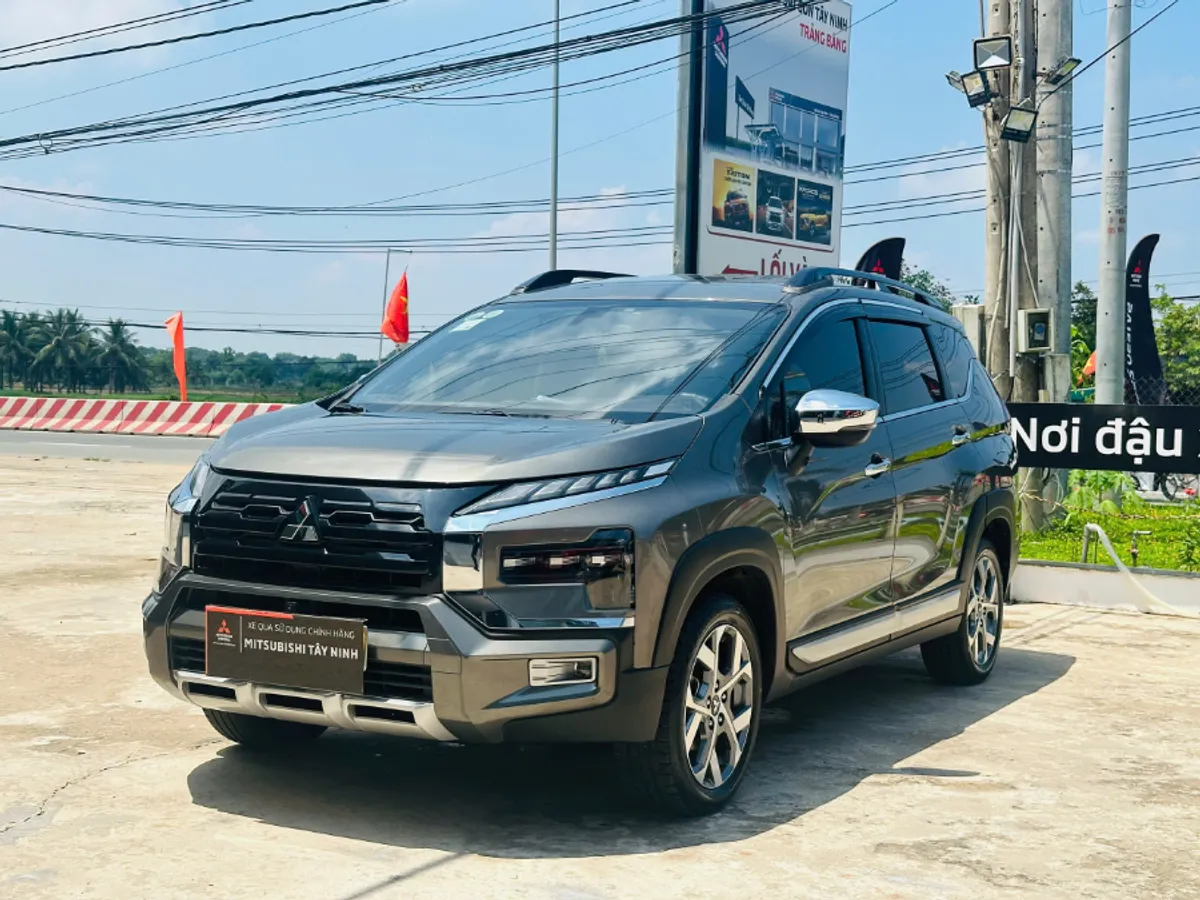 Hình ảnh xe XPANDER CROSS NÂU 2024