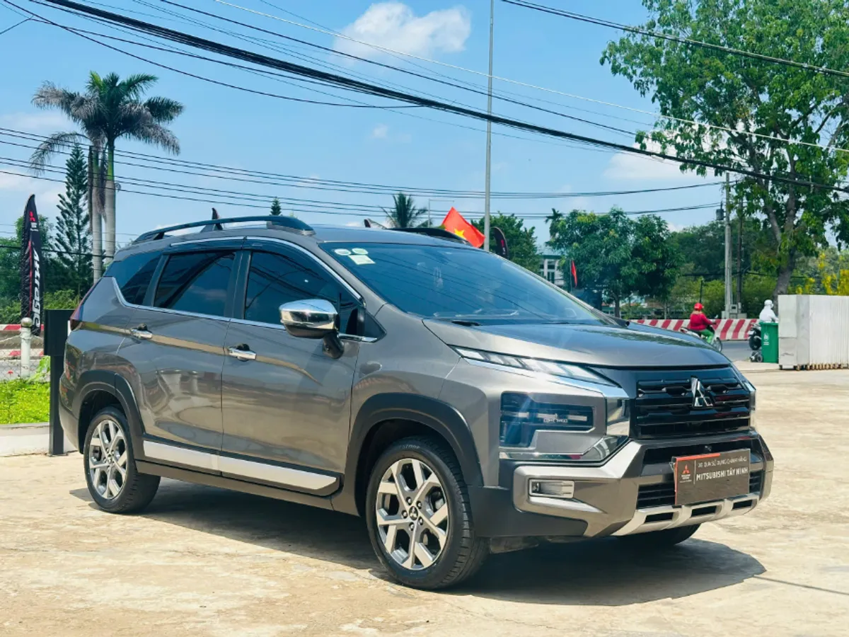 Hình ảnh xe XPANDER CROSS NÂU 2024