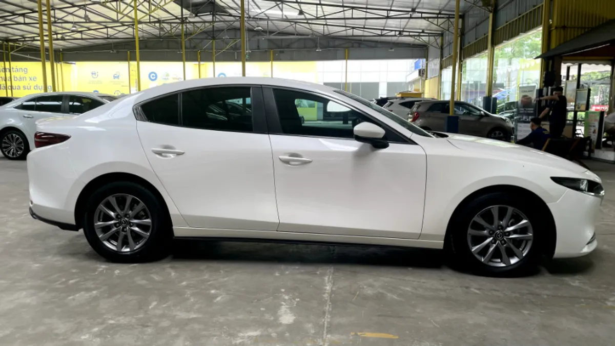 Hình ảnh xe MAZDA 3 TRẮNG PREMIUM 2021 - 45.000 KM