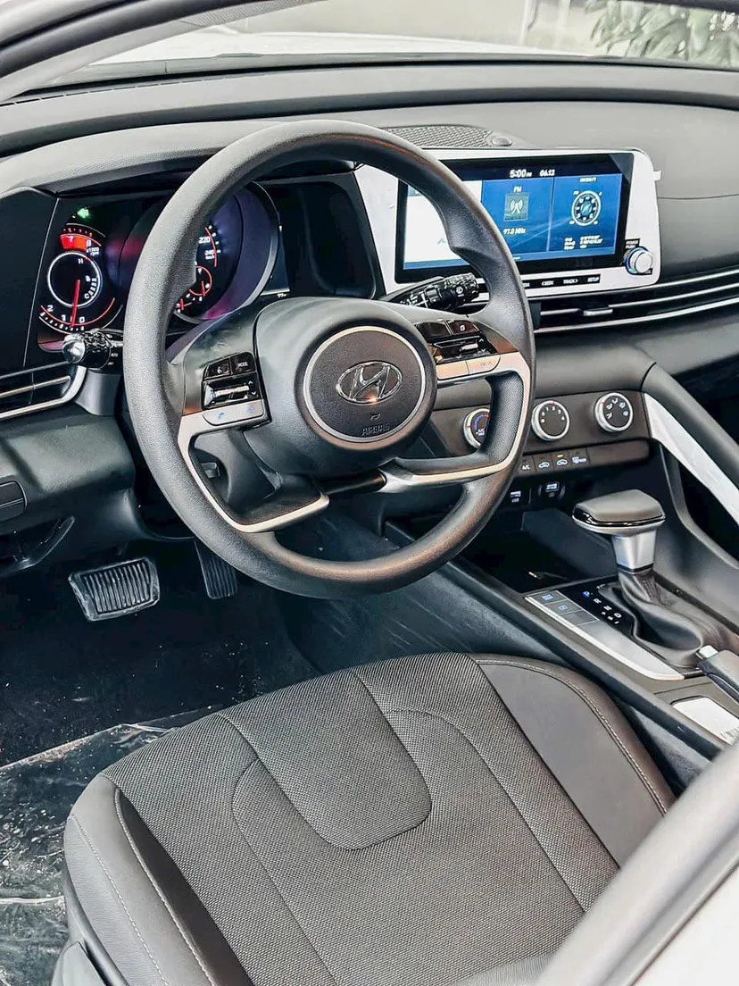 Hình ảnh xe HYUNDAI ELANTRA TIÊU CHUẨN 2025 - TRẮNG