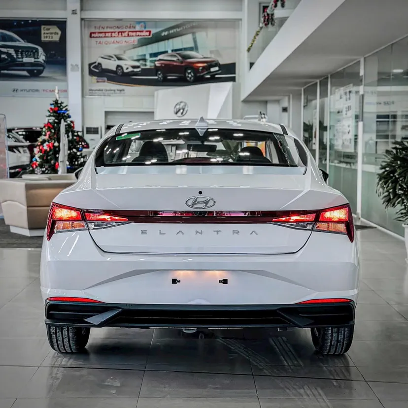 Hình ảnh xe HYUNDAI ELANTRA TIÊU CHUẨN 2025 - TRẮNG