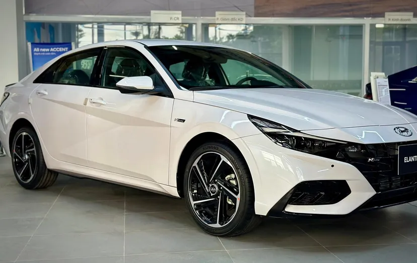 Hình ảnh xe HYUNDAI ELANTRA 2.0 2025 - TRẮNG