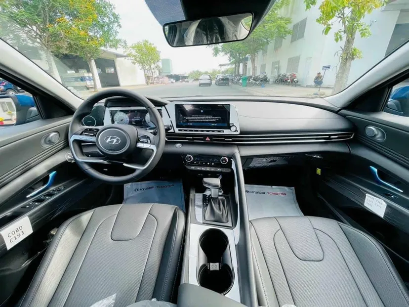 Hình ảnh xe HYUNDAI ELANTRA 2.0 2025 - TRẮNG