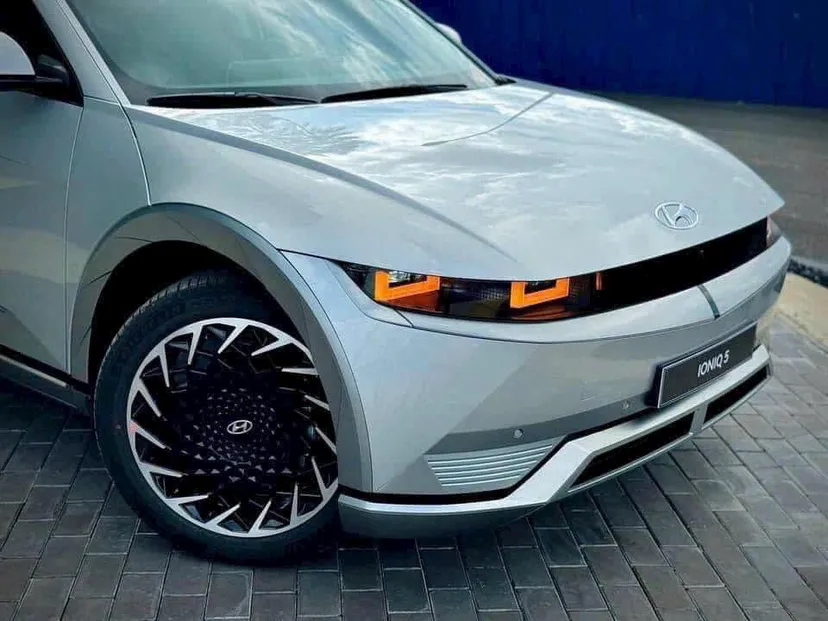 Hình ảnh xe HYUNDAI IONIQ 5 2025 - BẠC