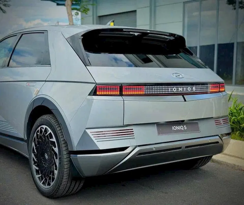 Hình ảnh xe HYUNDAI IONIQ 5 2025 - BẠC