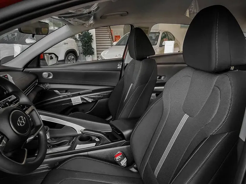 Hình ảnh xe HYUNDAI ELANTRA 1.6 TIÊU CHUẨN 2025 - ĐỎ