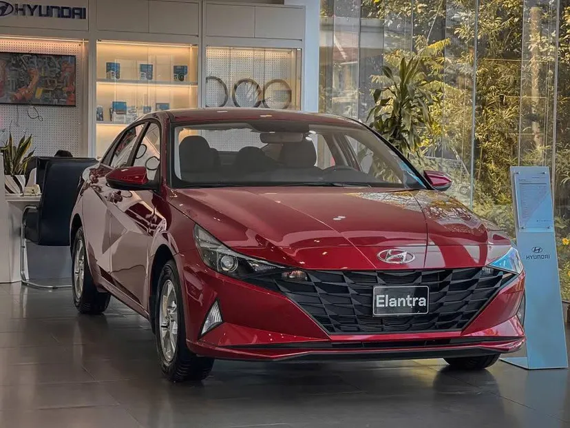Hình ảnh xe HYUNDAI ELANTRA 1.6 TIÊU CHUẨN 2025 - ĐỎ