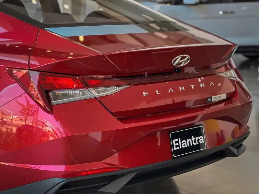 Hình ảnh xe HYUNDAI ELANTRA 1.6 TIÊU CHUẨN 2025 - ĐỎ