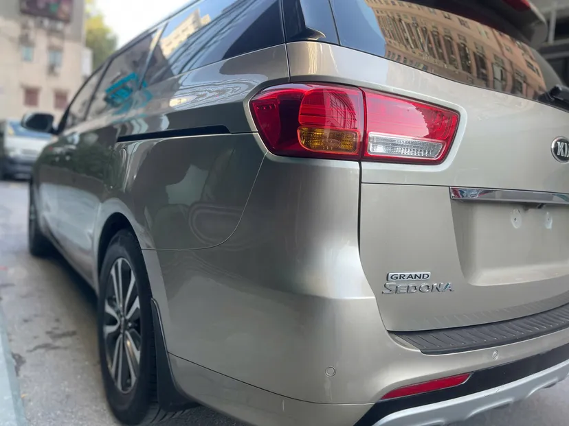Hình ảnh xe Kia Sedona GATH 2016 bản xăng cao cấp