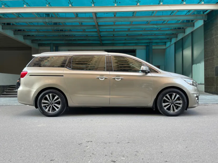 Hình ảnh xe Kia Sedona GATH 2016 bản xăng cao cấp