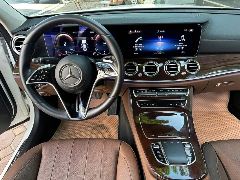 Hình ảnh xe Mec E200 Exclusive V1 sx 2022 một chủ