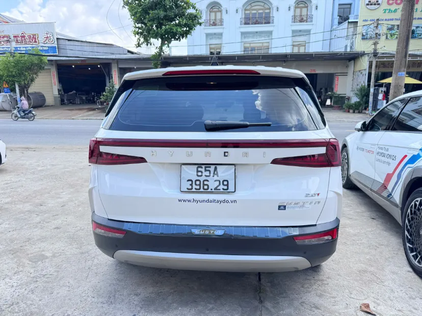 Hình ảnh xe HYUNDAI CUSTIN 2.0 CAO CẤP 2023 - 17159 KM