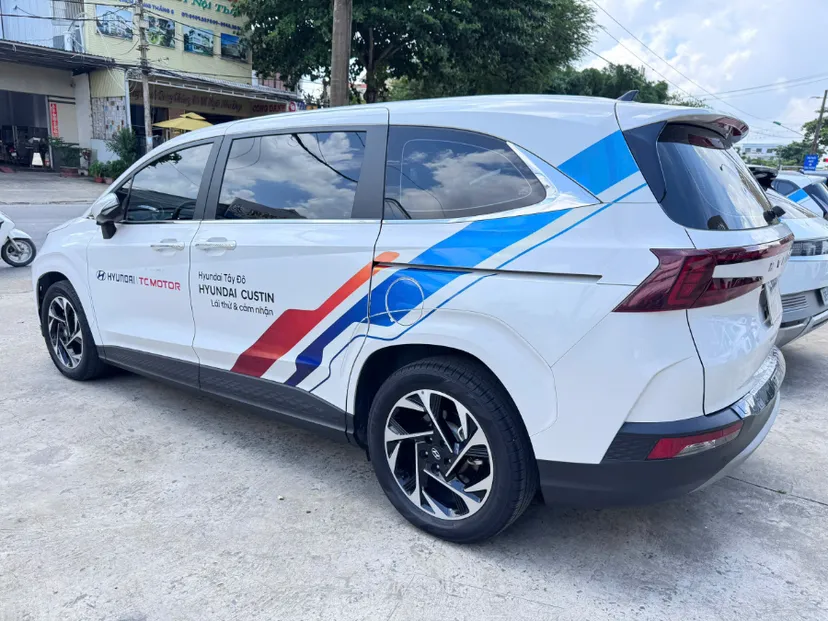 Hình ảnh xe HYUNDAI CUSTIN 2.0 CAO CẤP 2023 - 17159 KM
