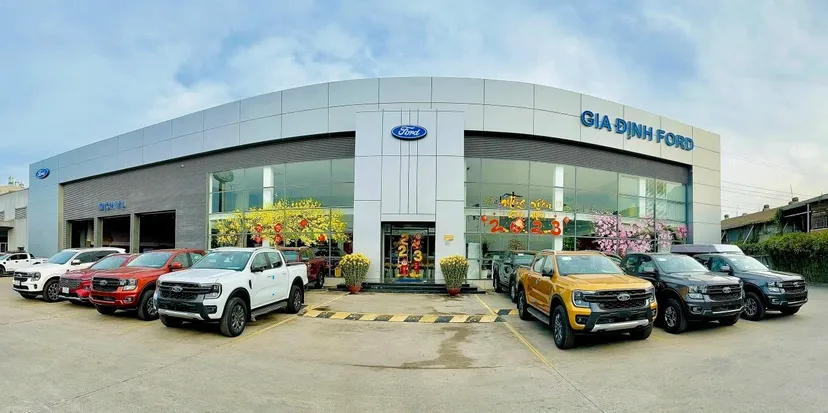 Banner cửa hàng GIA ĐỊNH FORD