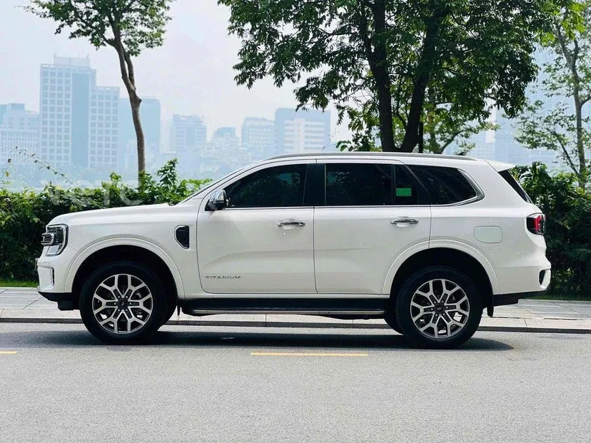 Hình ảnh xe Ford Everest 2024 Trắng 40.000 km
