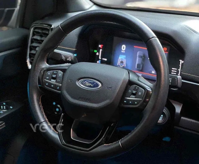 Hình ảnh xe Ford Ranger 2023 Vàng 65.737 km