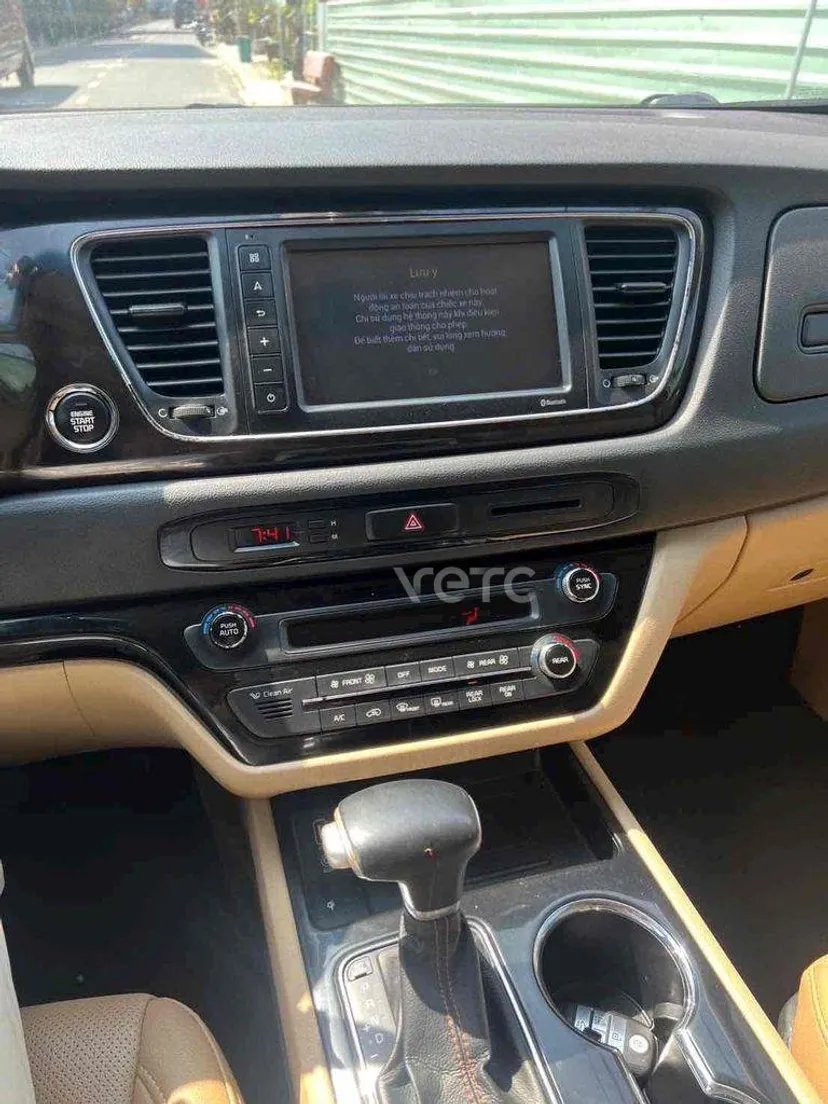 Hình ảnh xe KIA Sedona 2021 Trắng 70.000 km