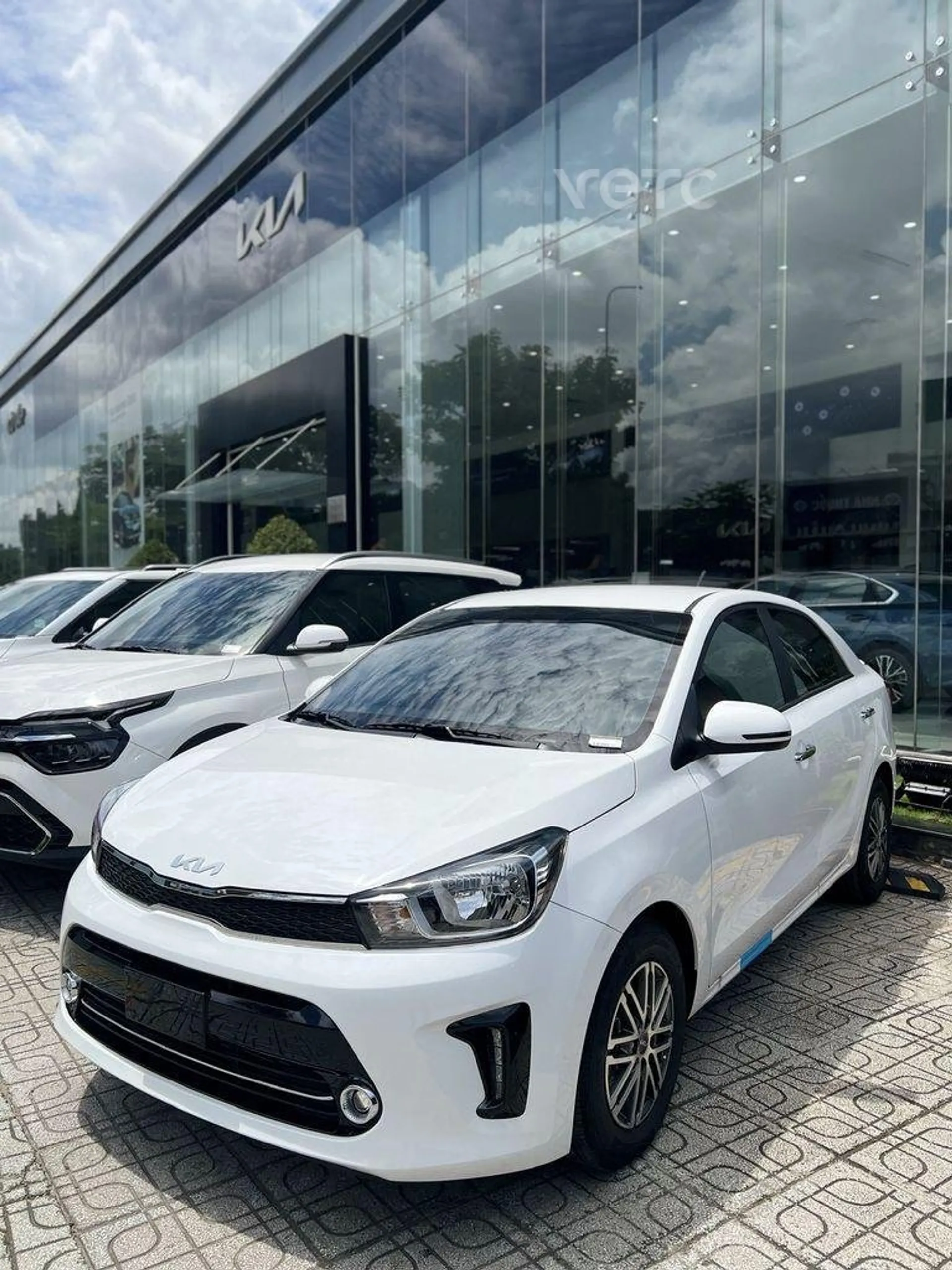 Hình ảnh xe KIA Soluto 2025 Trắng