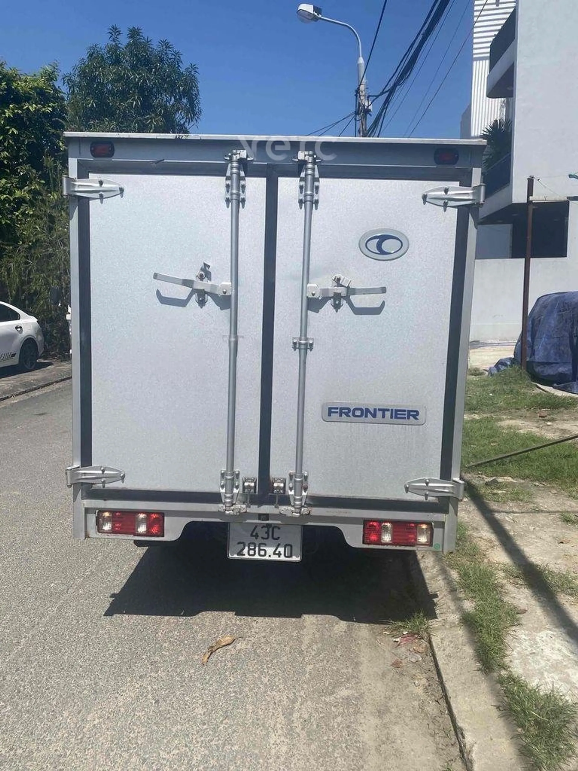 Hình ảnh phụ kiện Xe tải Thaco 2024 7.800 km 1 tấn