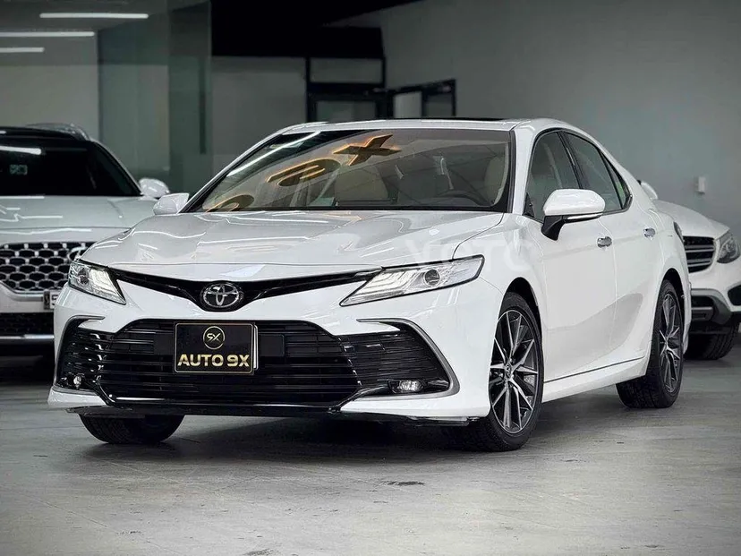 Hình ảnh xe Toyota Camry 2023 Đen 20.000 km