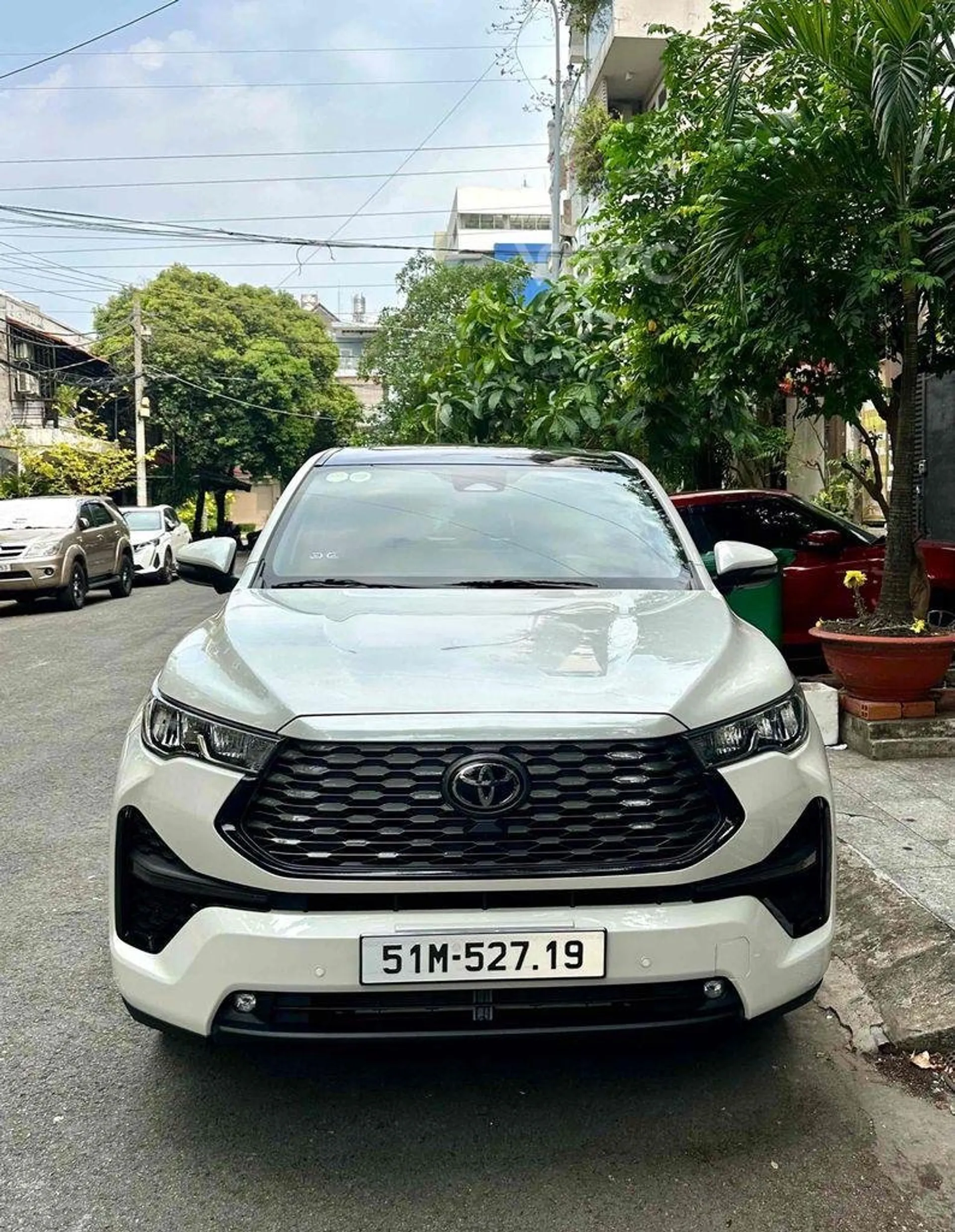 Hình ảnh xe Toyota Innova Cross 2025 Trắng 8.000 km