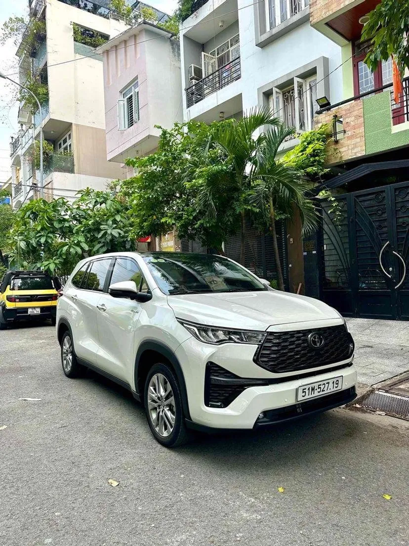 Hình ảnh xe Toyota Innova Cross 2025 Trắng 8.000 km