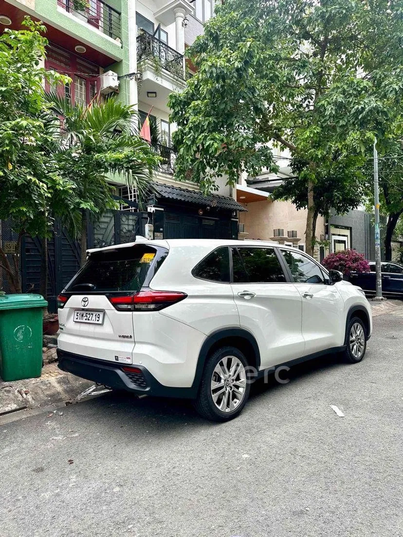 Hình ảnh xe Toyota Innova Cross 2025 Trắng 8.000 km