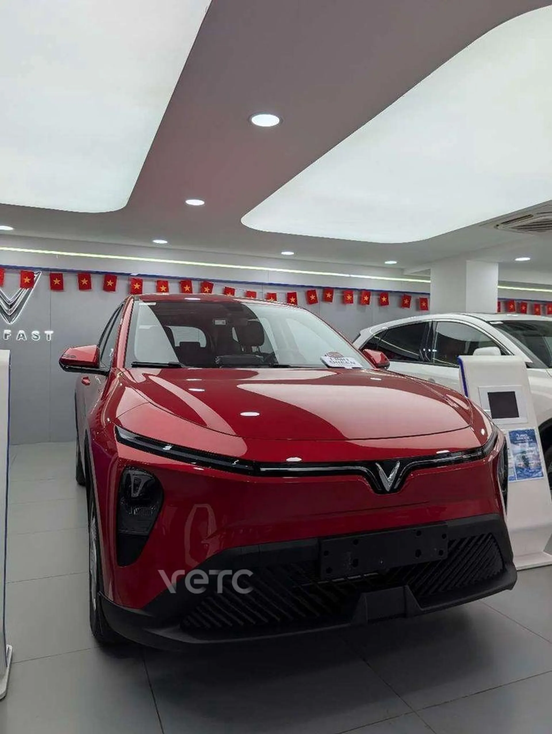 Hình ảnh xe Vinfast Limo Green 2025 Đỏ