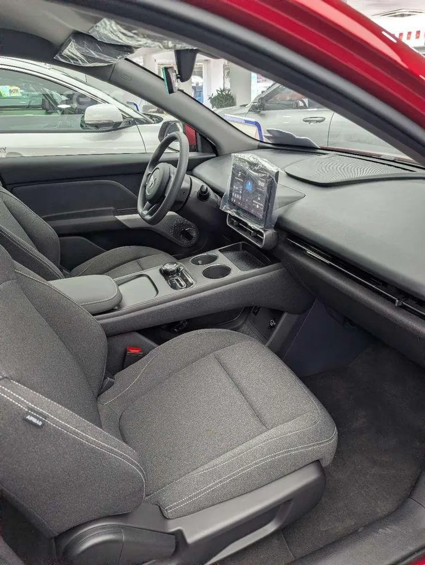 Hình ảnh xe Vinfast Limo Green 2025 Đỏ