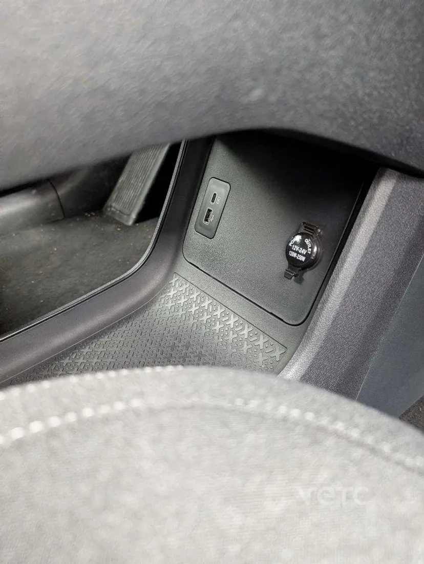 Hình ảnh xe Vinfast Limo Green 2025 Đỏ