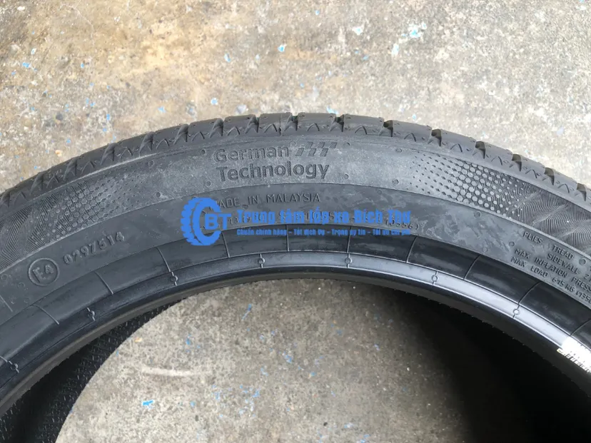 Hình ảnh xe Lốp Continental 215/45R17 UltraContact UC7 ( Lốp dành cho xe Kia Cerato, K3; Huyndai I30, Toyota Cor