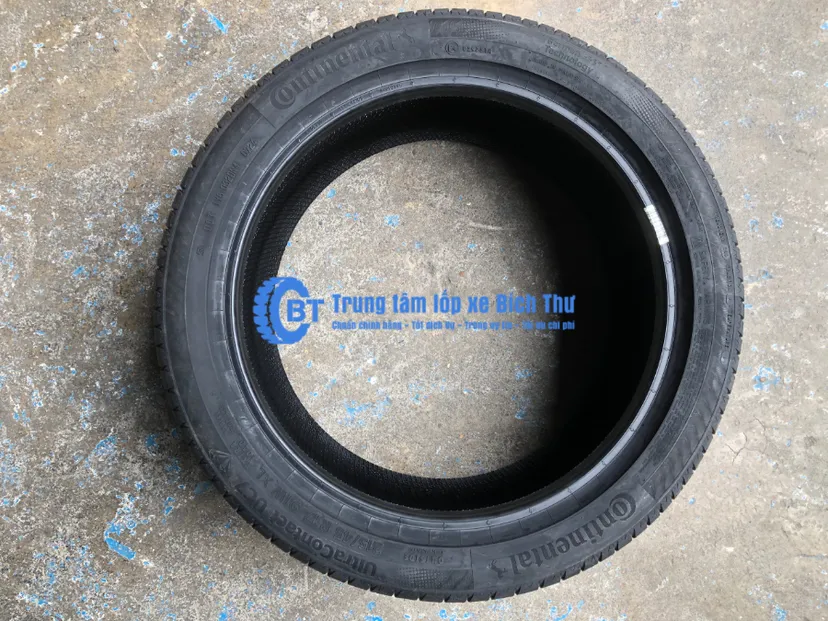 Hình ảnh xe Lốp Continental 215/45R17 UltraContact UC7 ( Lốp dành cho xe Kia Cerato, K3; Huyndai I30, Toyota Cor