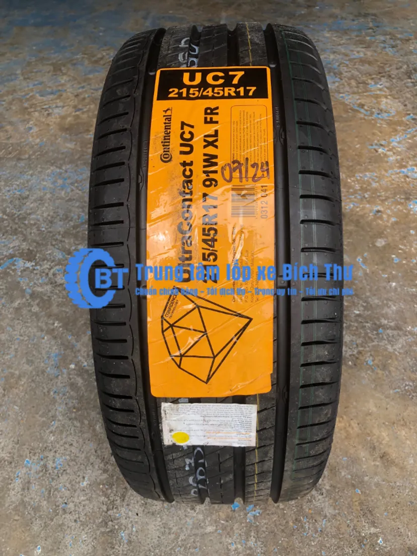 Hình ảnh xe Lốp Continental 215/45R17 UltraContact UC7 ( Lốp dành cho xe Kia Cerato, K3; Huyndai I30, Toyota Cor