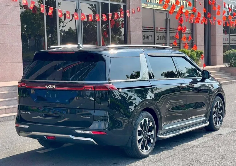 Hình ảnh xe KIA Carnival 2.2D Premium 8 chỗ – SX 2022