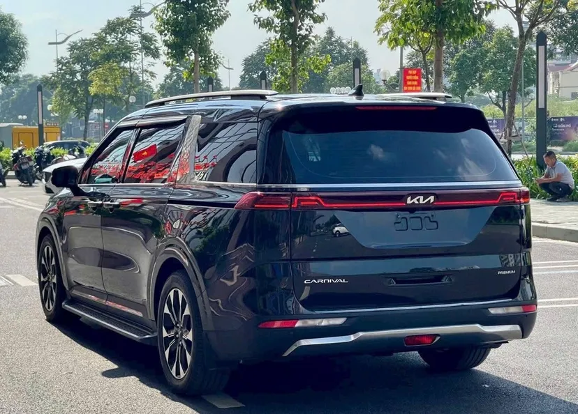Hình ảnh xe KIA Carnival 2.2D Premium 8 chỗ – SX 2022