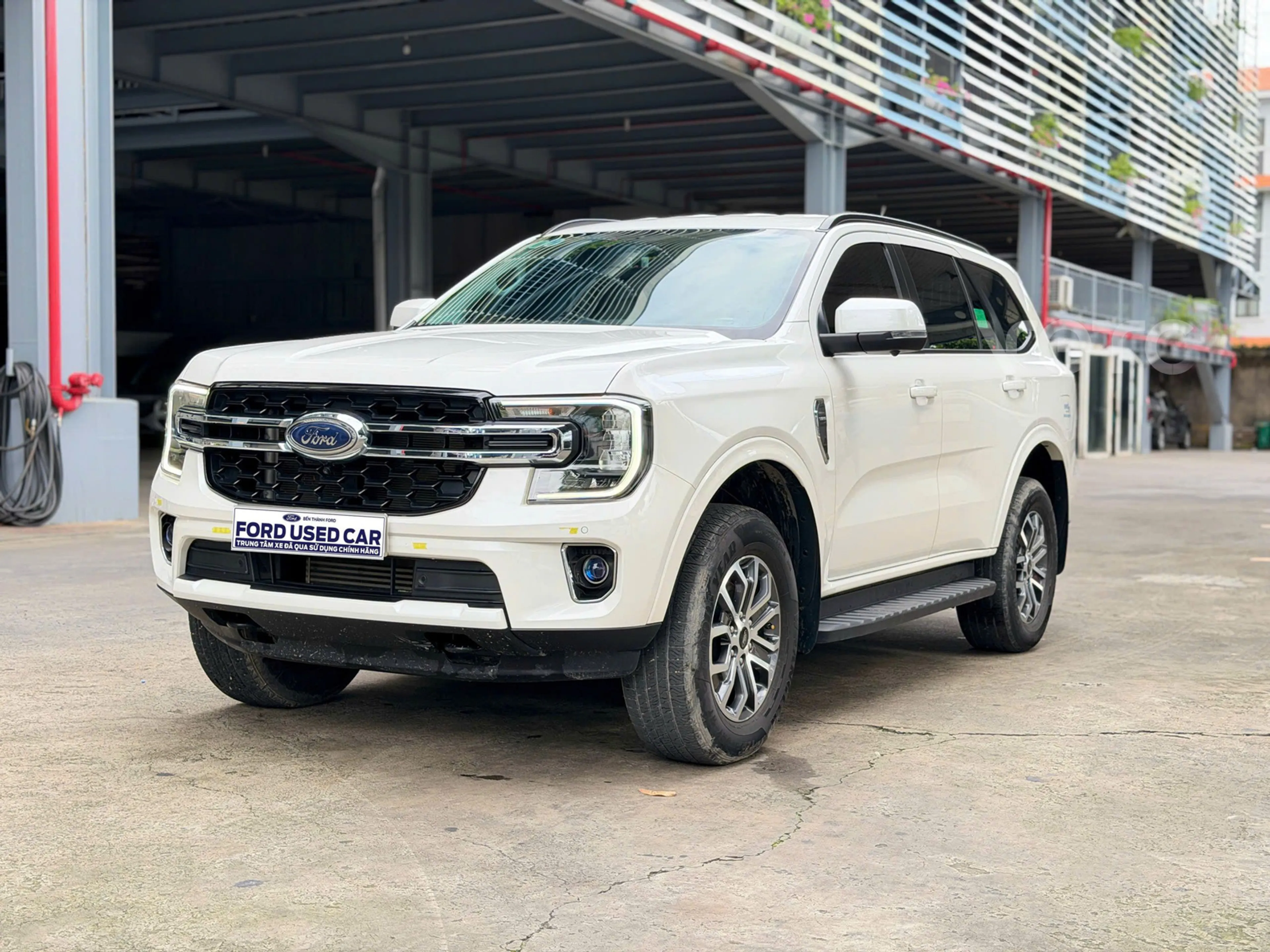 Ảnh xe Ford Everest Ambiente 2.0L 4x2 AT 2024 Trắng 28.000 km