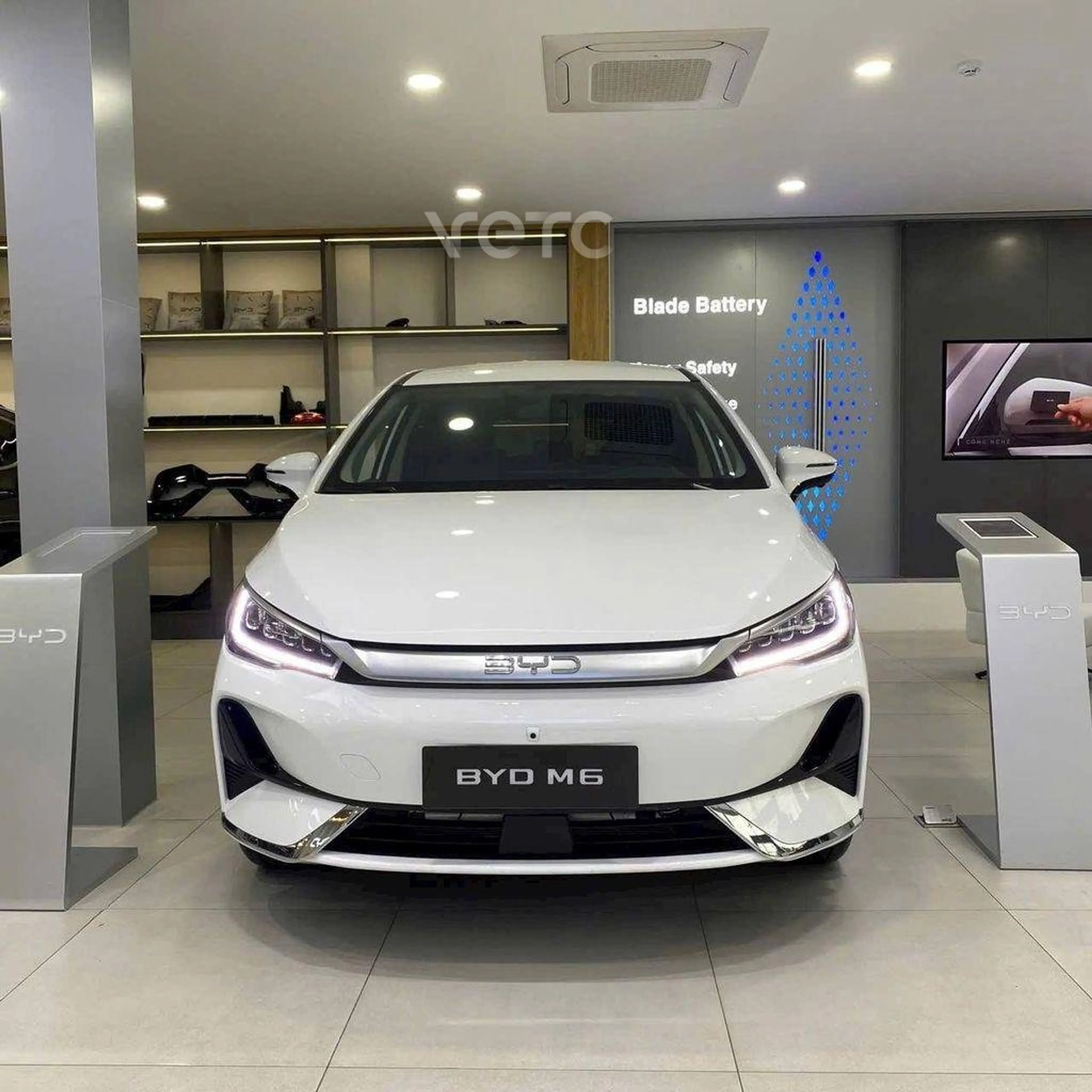 Ảnh xe BYD M6 2025 Trắng