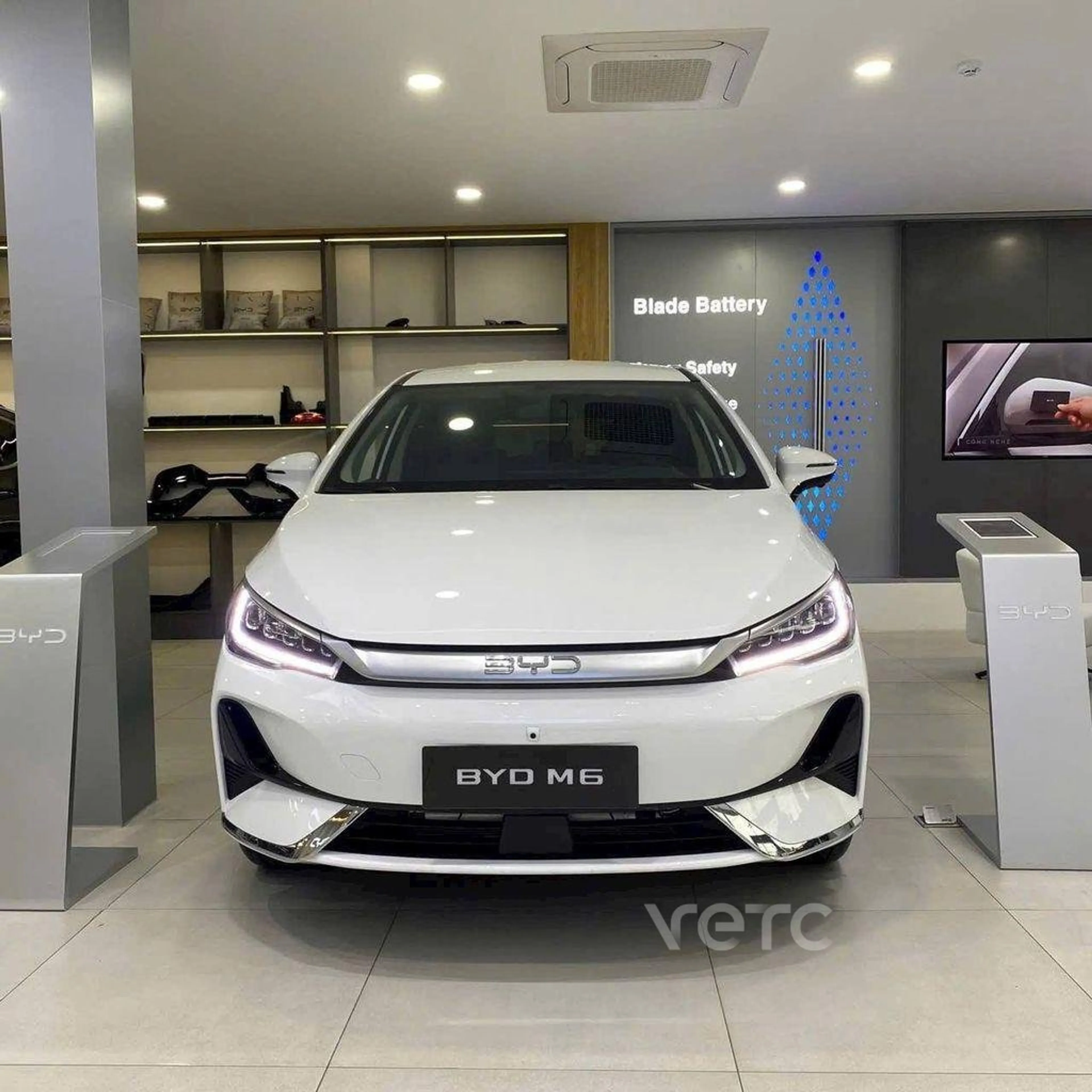 Ảnh xe BYD M6 2025 Trắng
