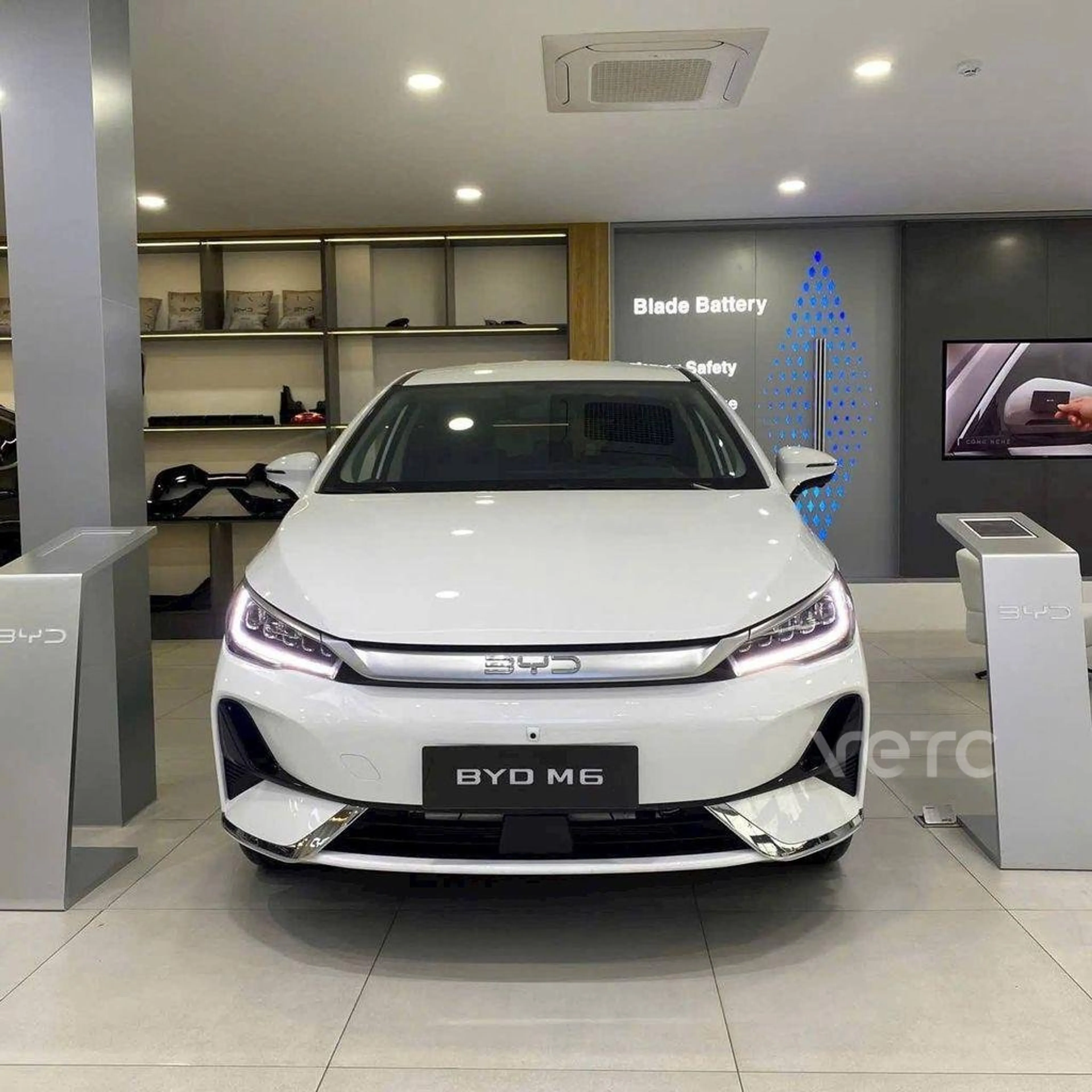 Ảnh xe BYD M6 2025 Trắng