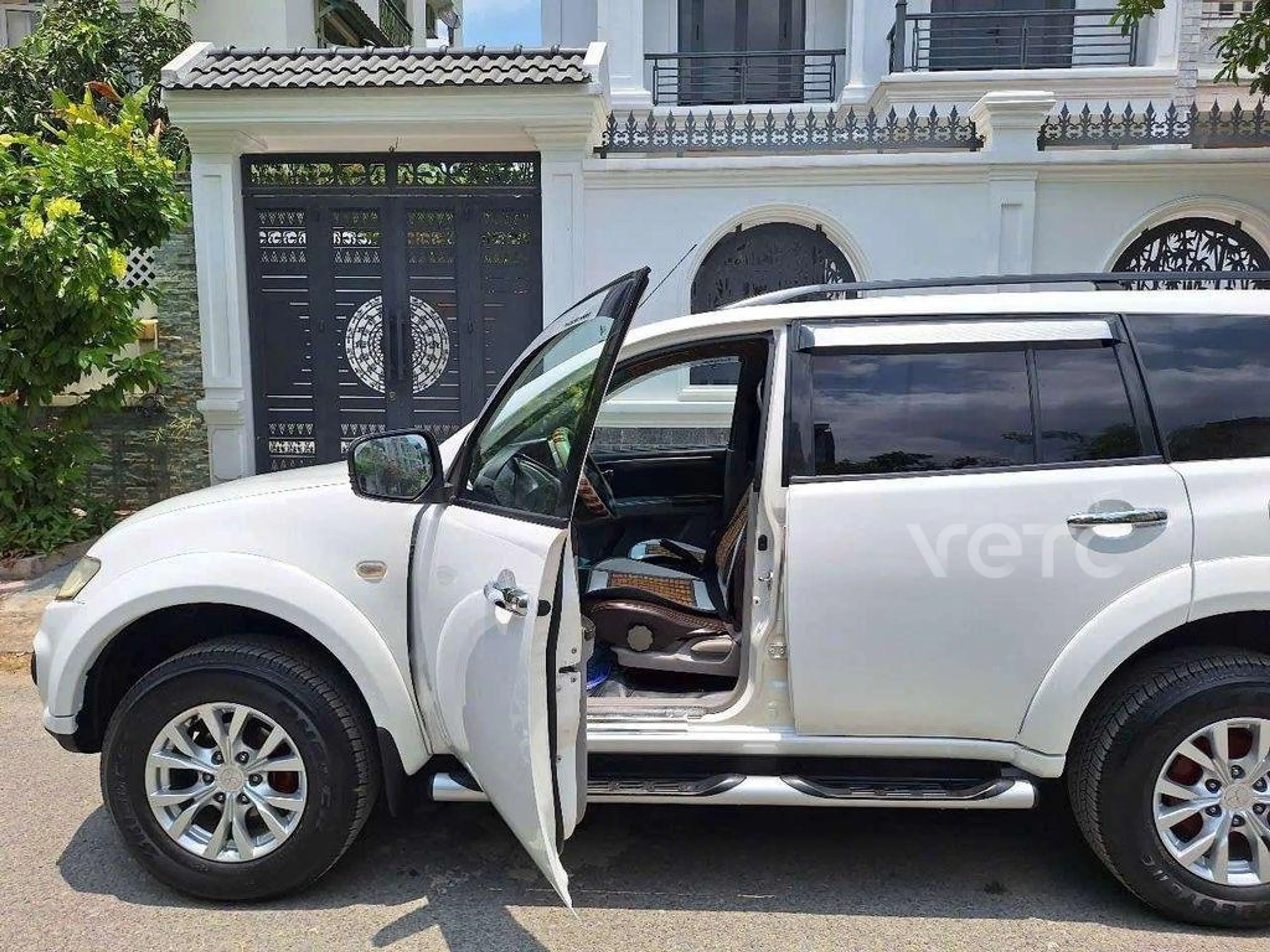 Ảnh xe Mitsubishi Pajero Sport 3.0G 4x2 AT 2016 Trắng 150.000 km