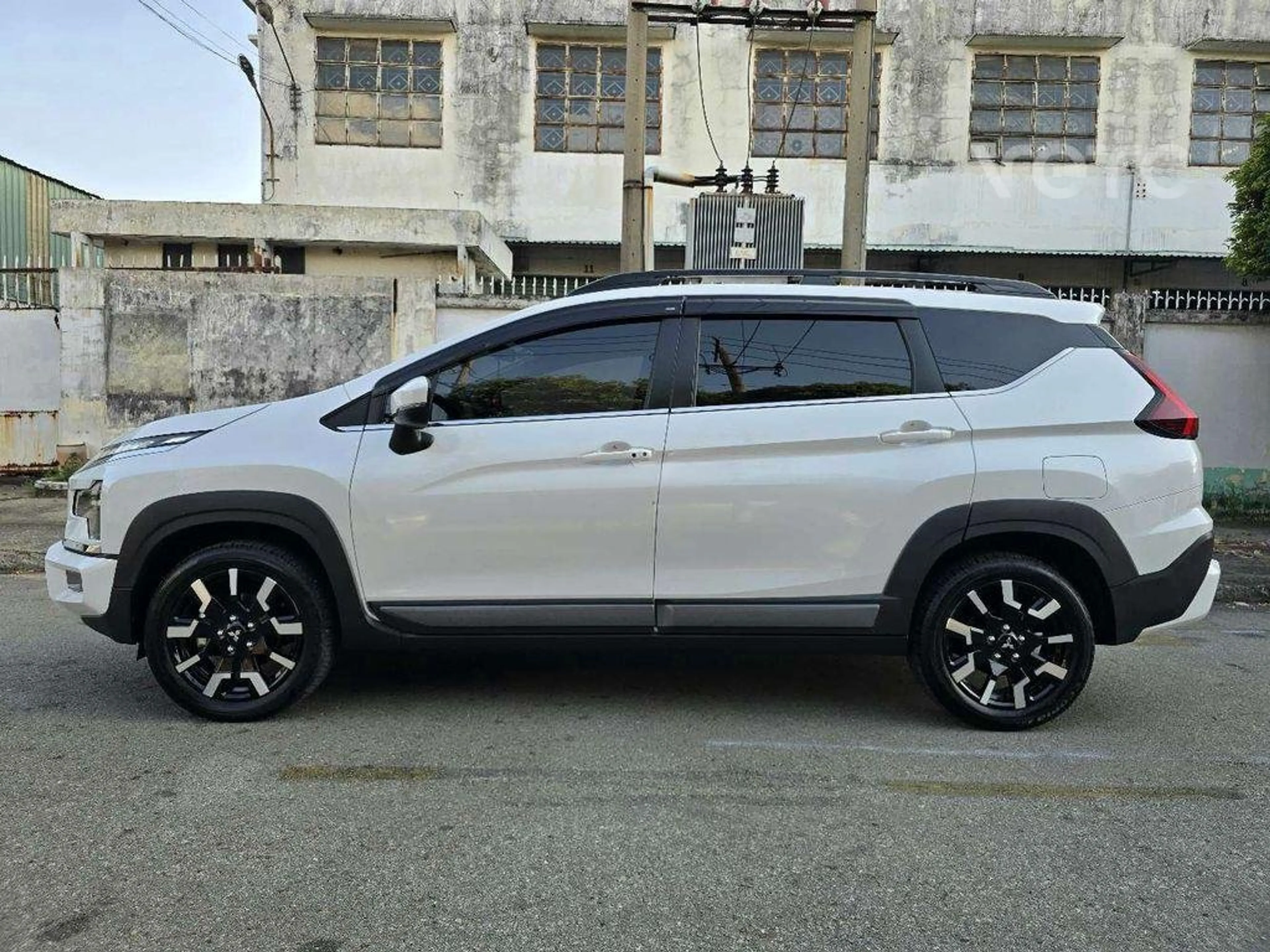 Ảnh xe Mitsubishi Xpander Cross 2025 Trắng 16.000 km
