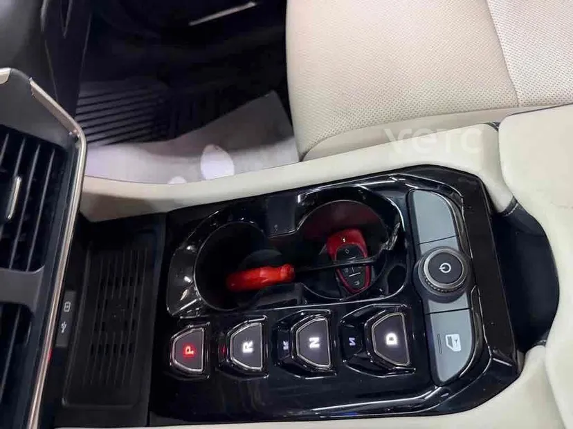 Hình ảnh xe Vinfast VF8 2023 Đỏ 33.124 km