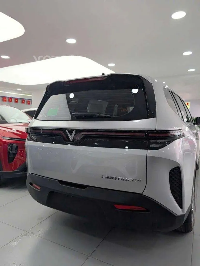 Hình ảnh xe Vinfast Limo Green 2026 Bạc