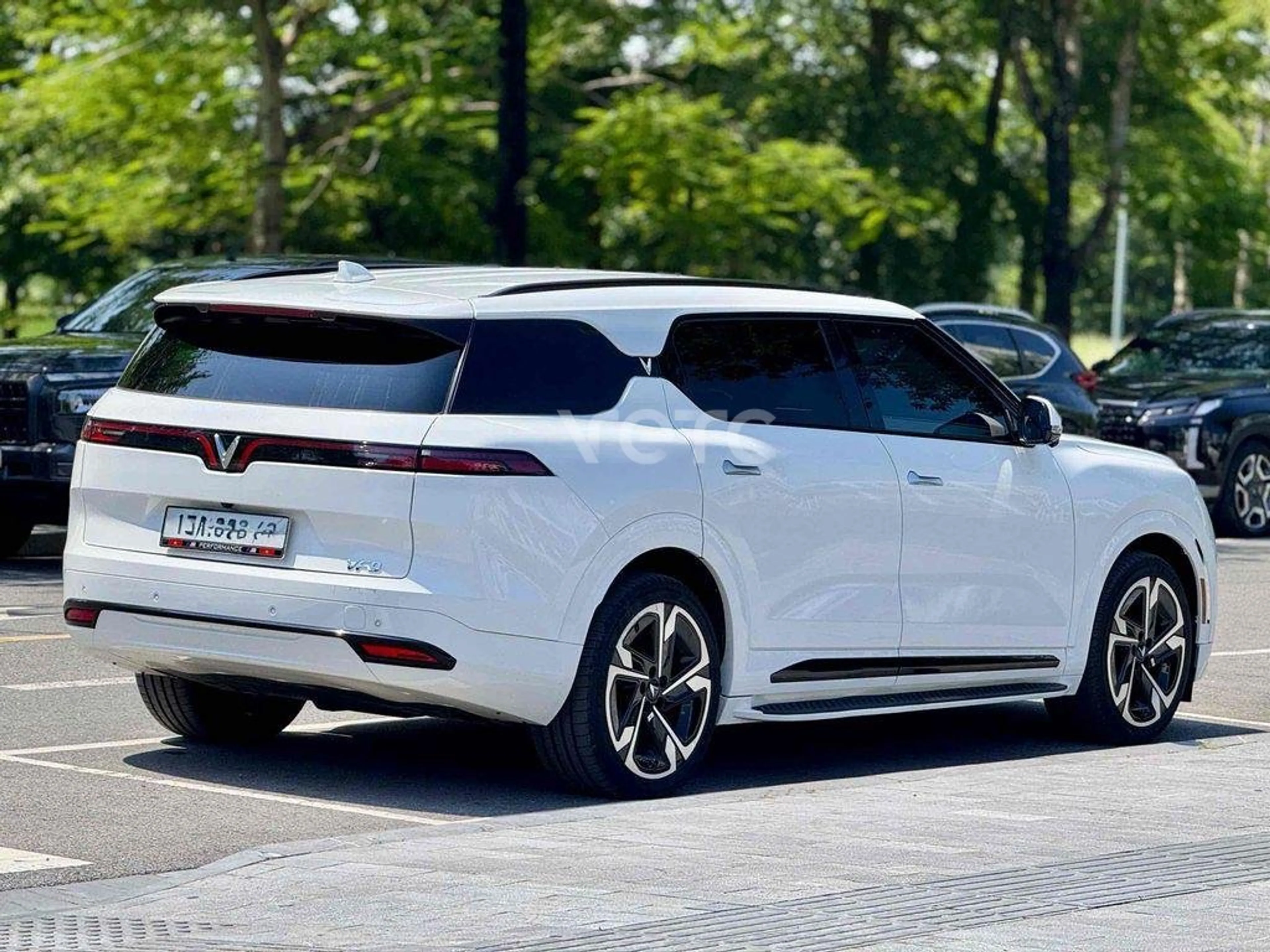 Ảnh xe Vinfast VF9 2025 Trắng 30.000 km