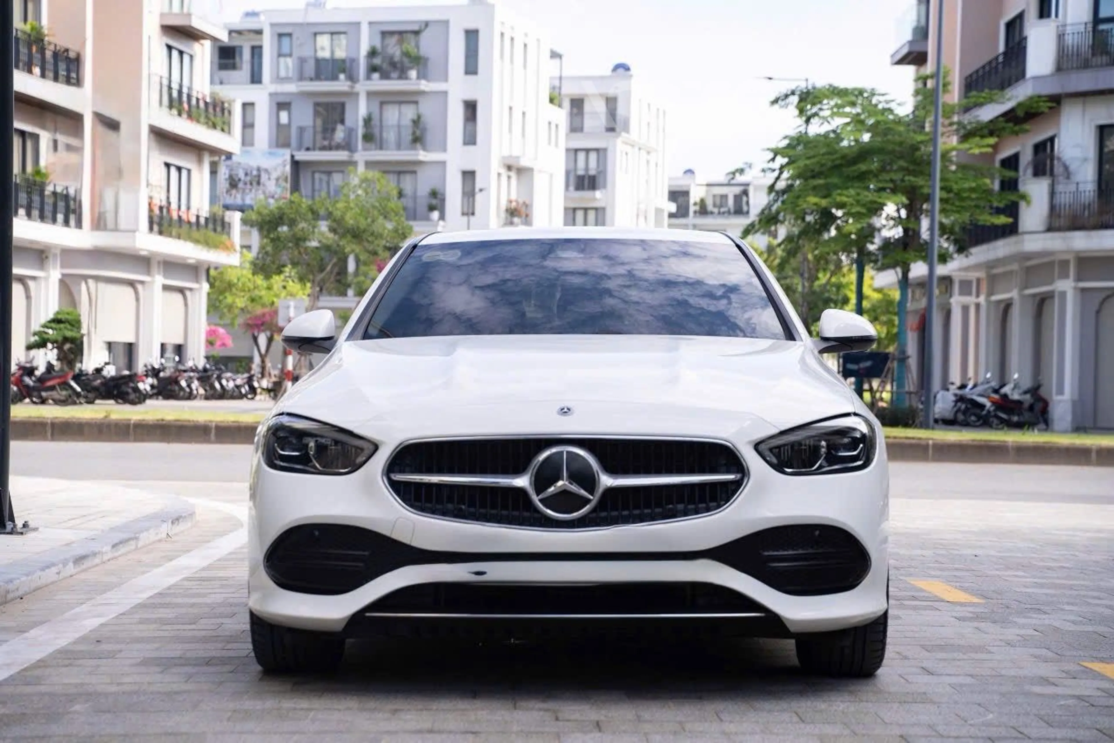 Ảnh xe Mercedes-Benz C-Class C200 Avantgarde 2025 Trắng 5.000 km