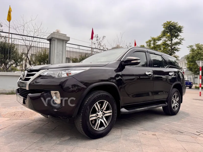 Hình ảnh xe TOYOTA FORTUNER 2.4MT DẦU 2017 NÂU 120.000 KM
