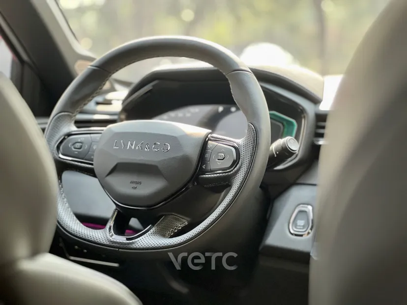 Hình ảnh xe LYNK & CO 01 HYPER PRO BẢN CAO 2025 TRẮNG 8.000 KM