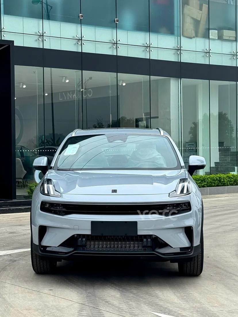 Hình ảnh xe LYNK & CO 06 CỐP ĐIỆN 2025 XÁM