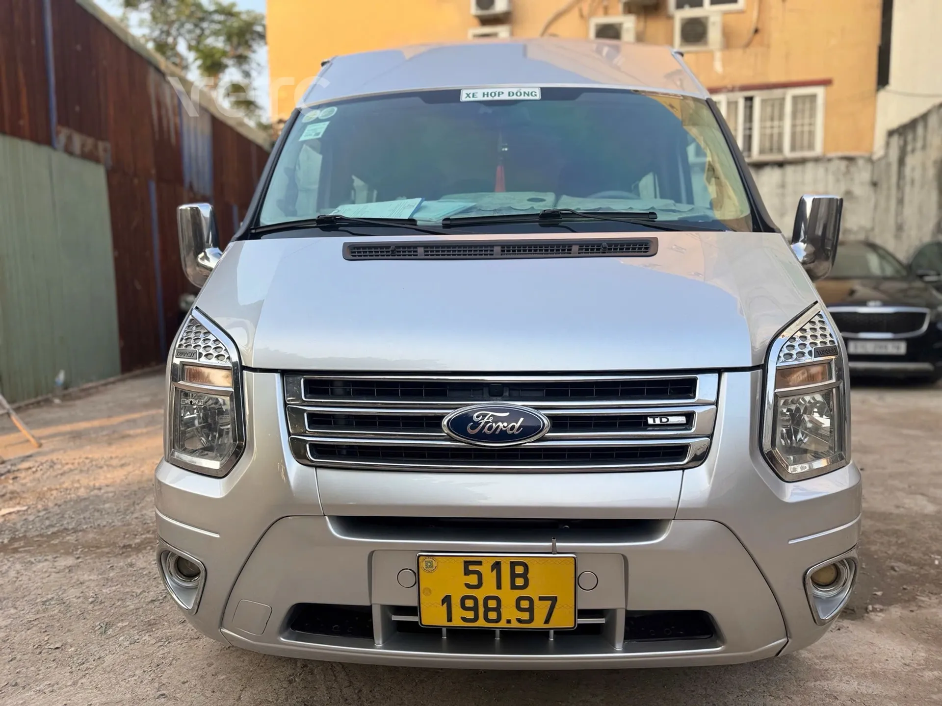 Hình ảnh xe Ford Transit 2016 Bạc 250.000 km