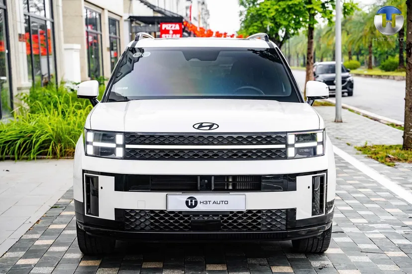 Hình ảnh xe HYUNDAI SANTA FE 2025 ĐEN 13.000 KM